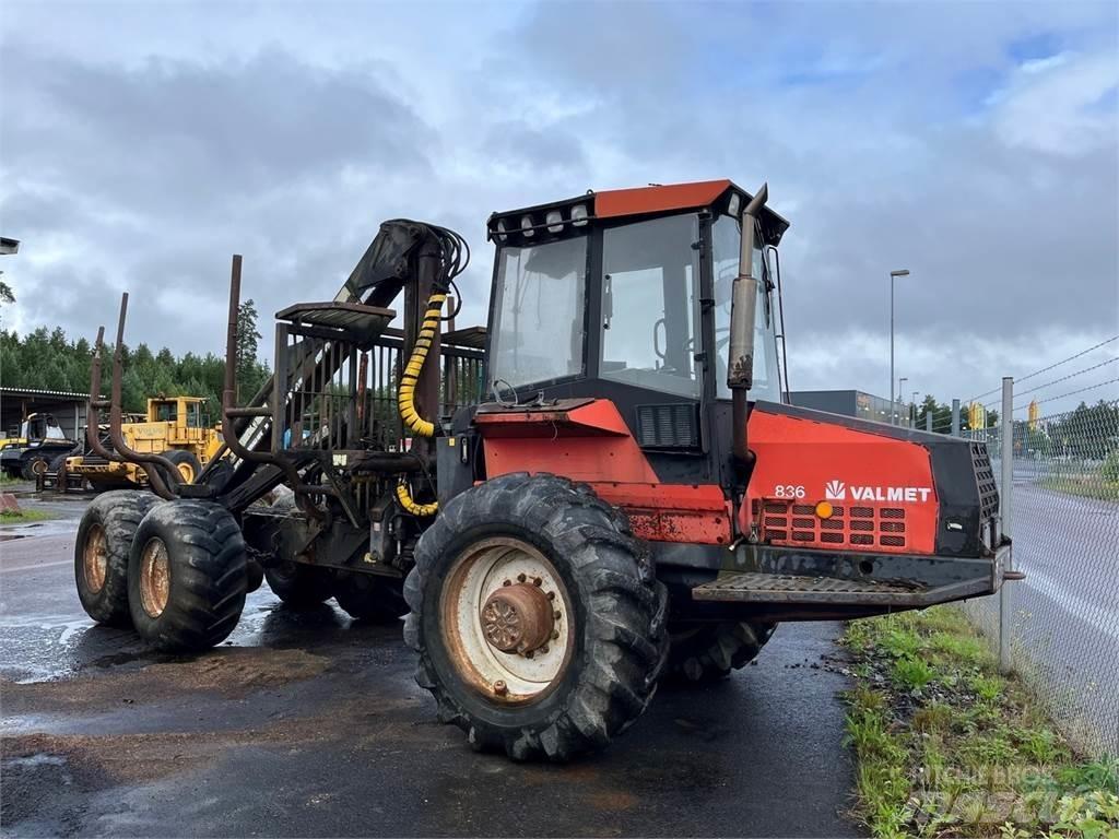 Valmet 836 Tomruk yükleyici traktörler
