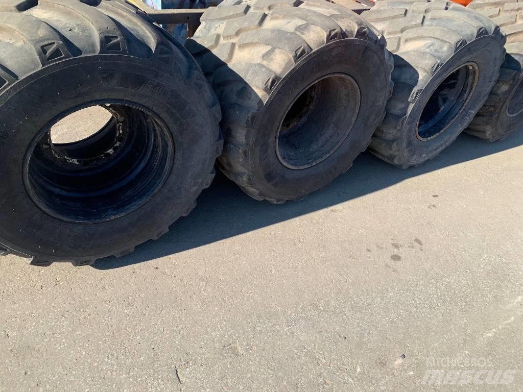 CAT M 318 Lastik tekerli ekskavatörler