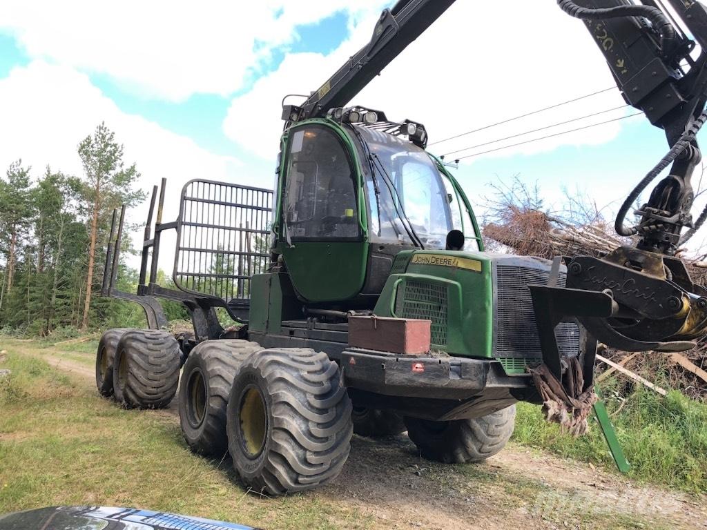 John Deere 810 E Tomruk yükleyici traktörler