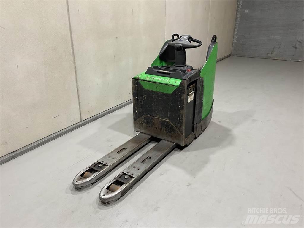 Cesab P320 Düsük seviye platformu