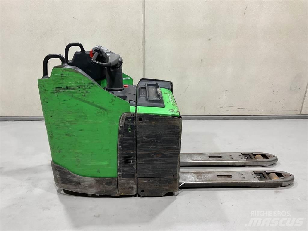 Cesab P320 Düsük seviye platformu