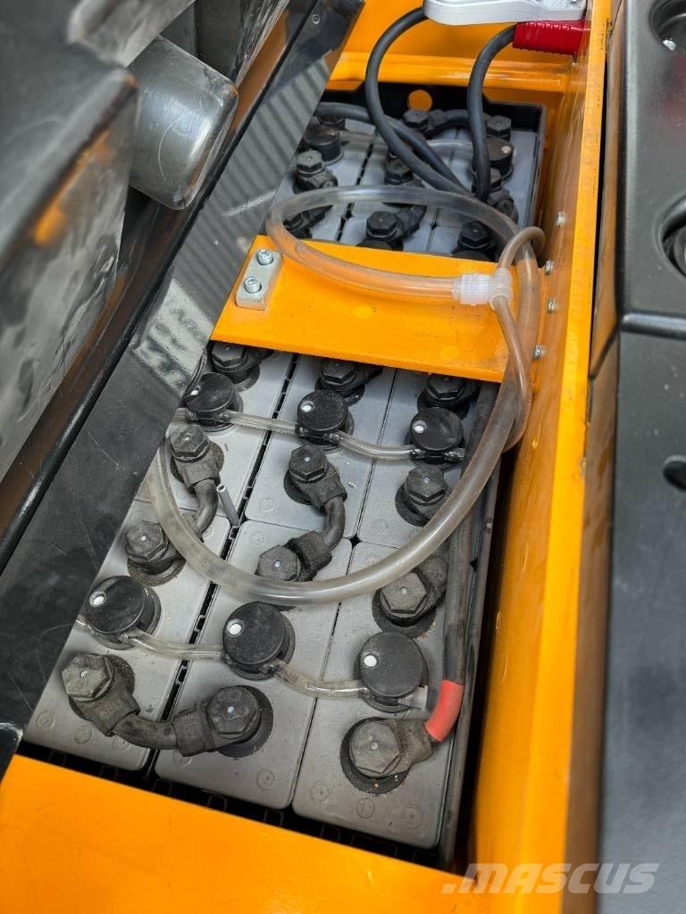 Hyundai 15ESR Akülü depo ekipmanları