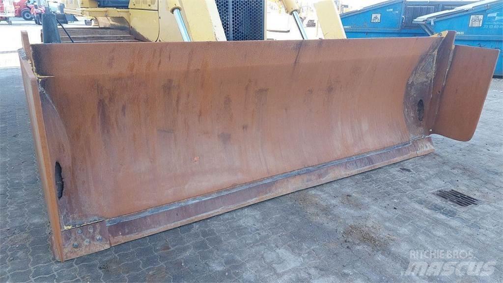 Komatsu D65PX-18 Paletli dozerler