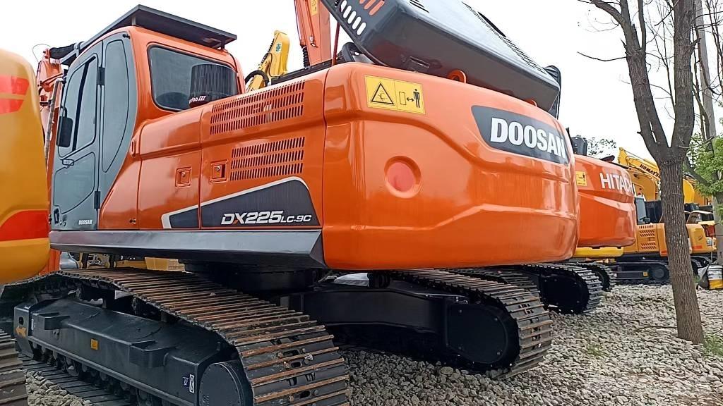Doosan DX 225 LC Paletli ekskavatörler