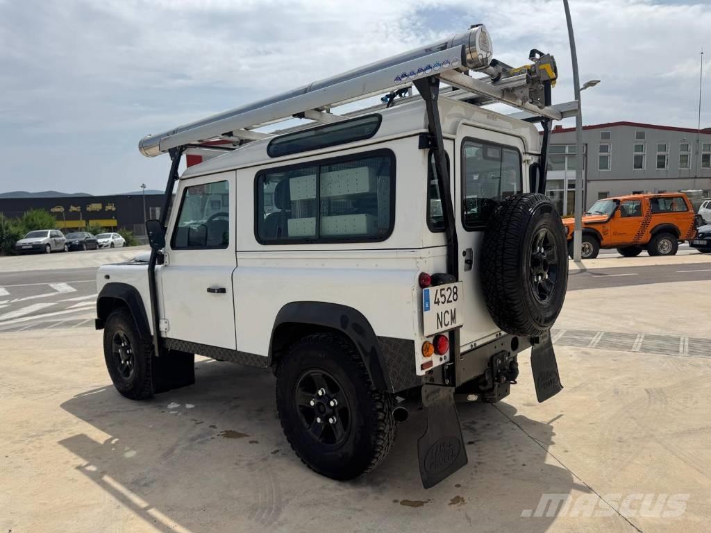Land Rover Defender Otomobiller