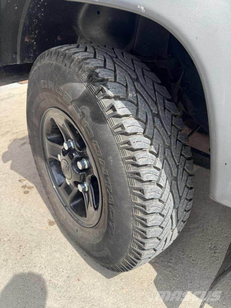 Land Rover Defender Otomobiller