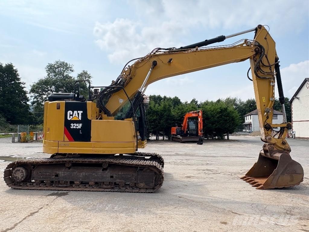 CAT 325 FL CR Paletli ekskavatörler