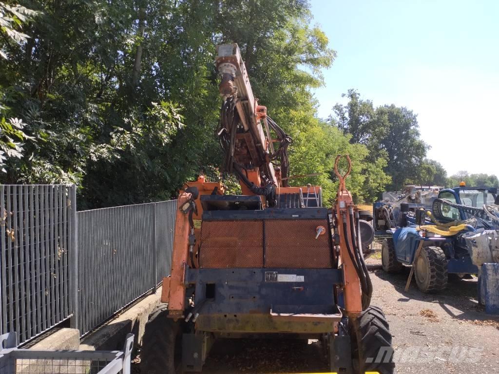 Tamrock COMMANDO 300 Sondaj kuleleri