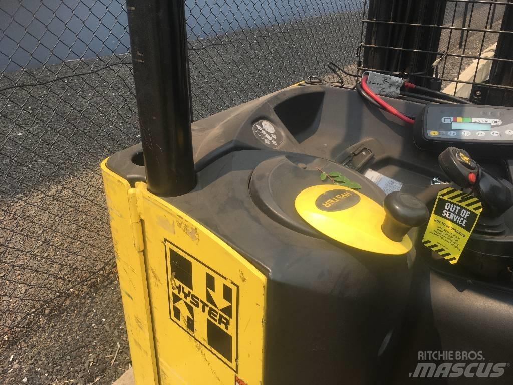 Hyster N35ZDR Reach truck - depo içi istif araçları
