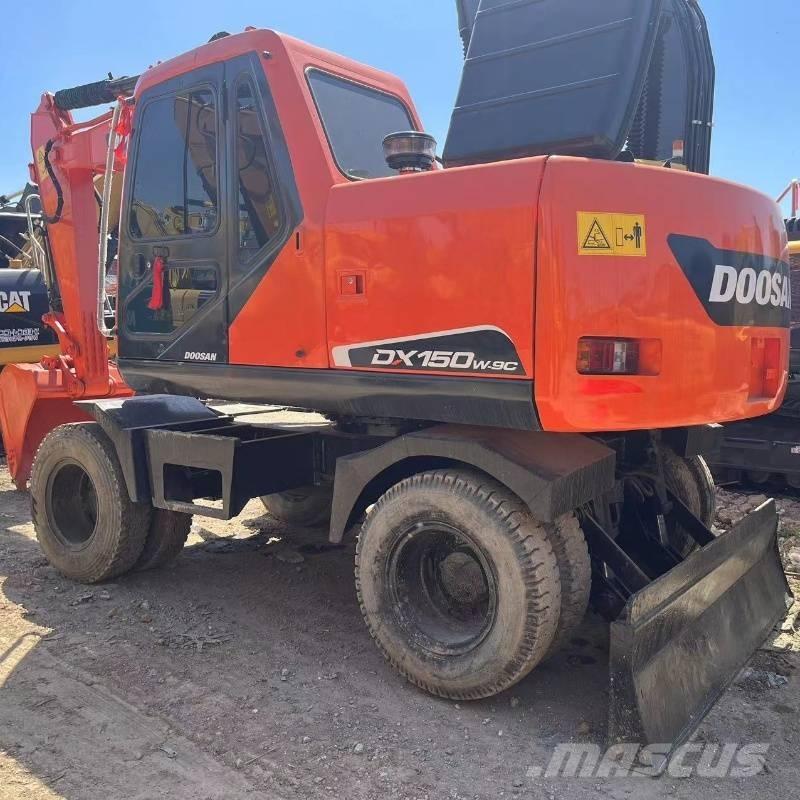 Doosan DX150W Lastik tekerli ekskavatörler