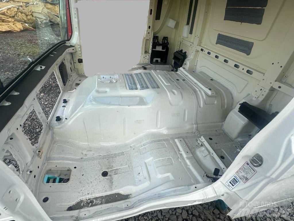 Scania P 370 Kabinler