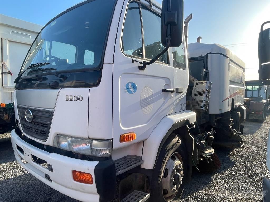UD 3300 Süpürme kamyonları