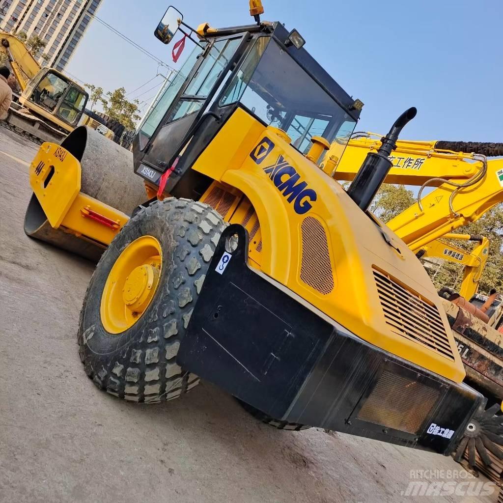XCMG XS 142 J Tek tamburlu silindirler