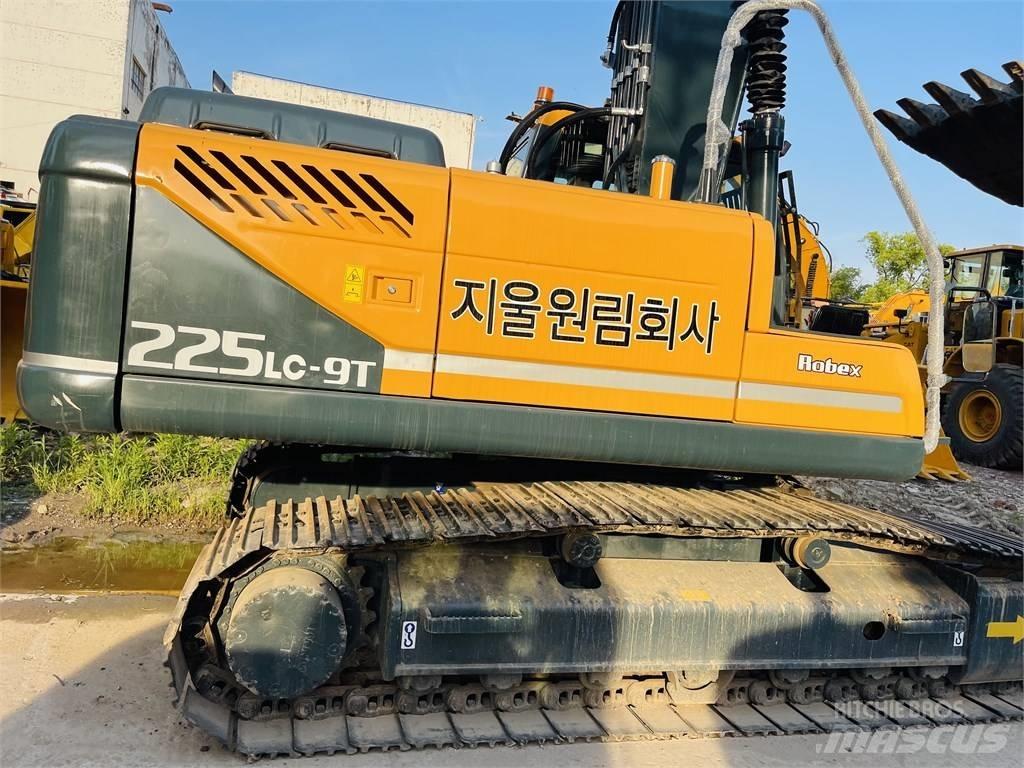 Hyundai 225 lc 9t Paletli ekskavatörler