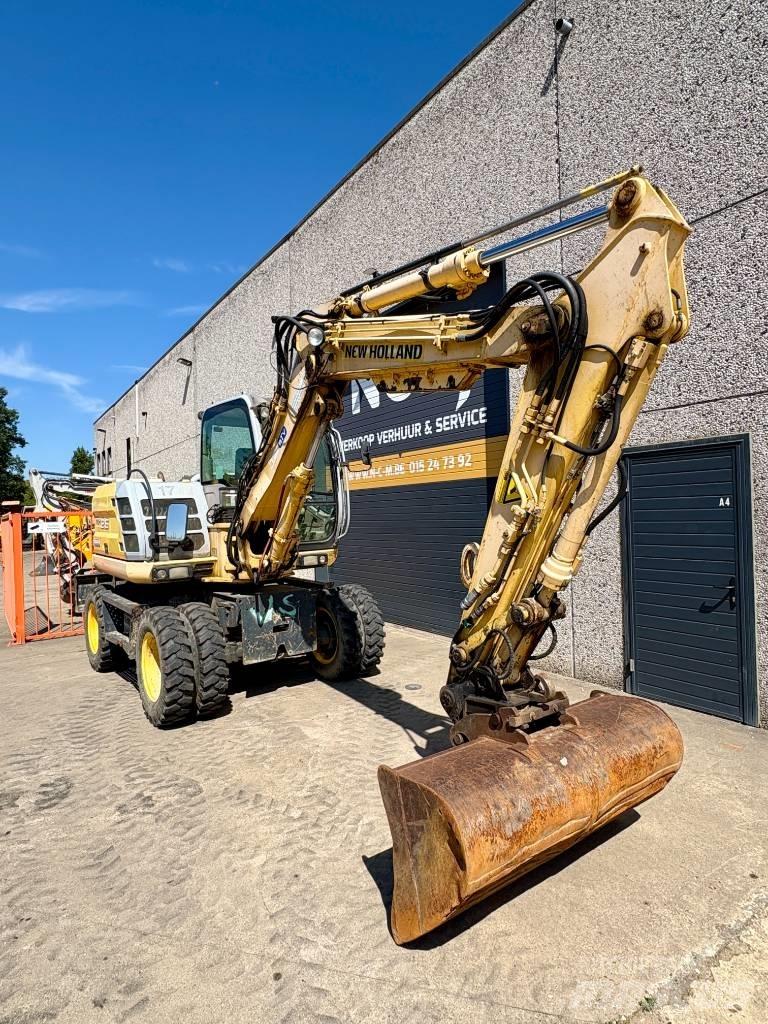 New Holland MH 2.6 Lastik tekerli ekskavatörler