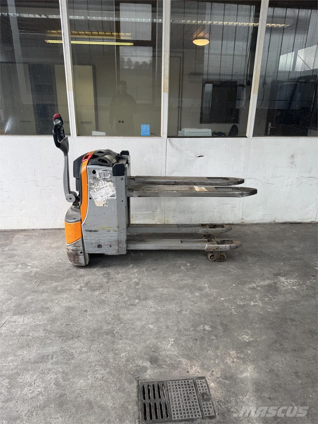 Still EXU-H18 Yaya kumandali istif makinasi