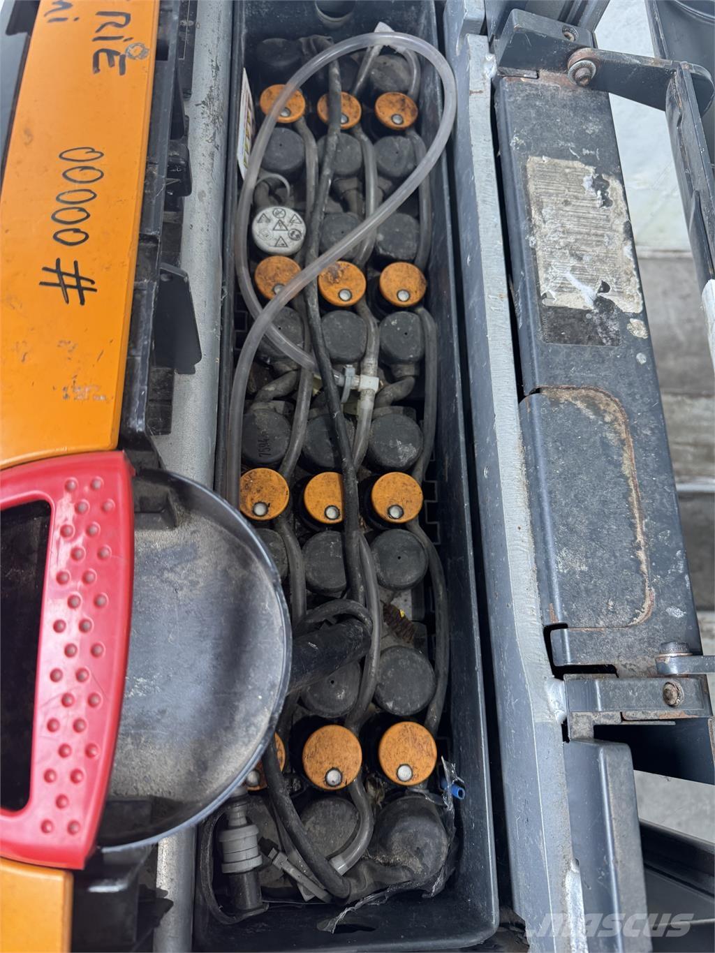 Still EXU-H18 Yaya kumandali istif makinasi