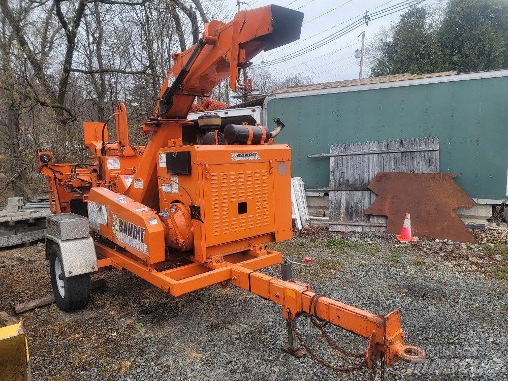  BRUSH BANDIT 990XP Motorlu testereler ve temizleme testereleri