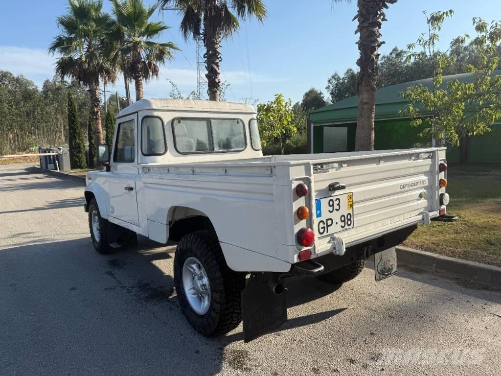 Land Rover Defender Pikaplar