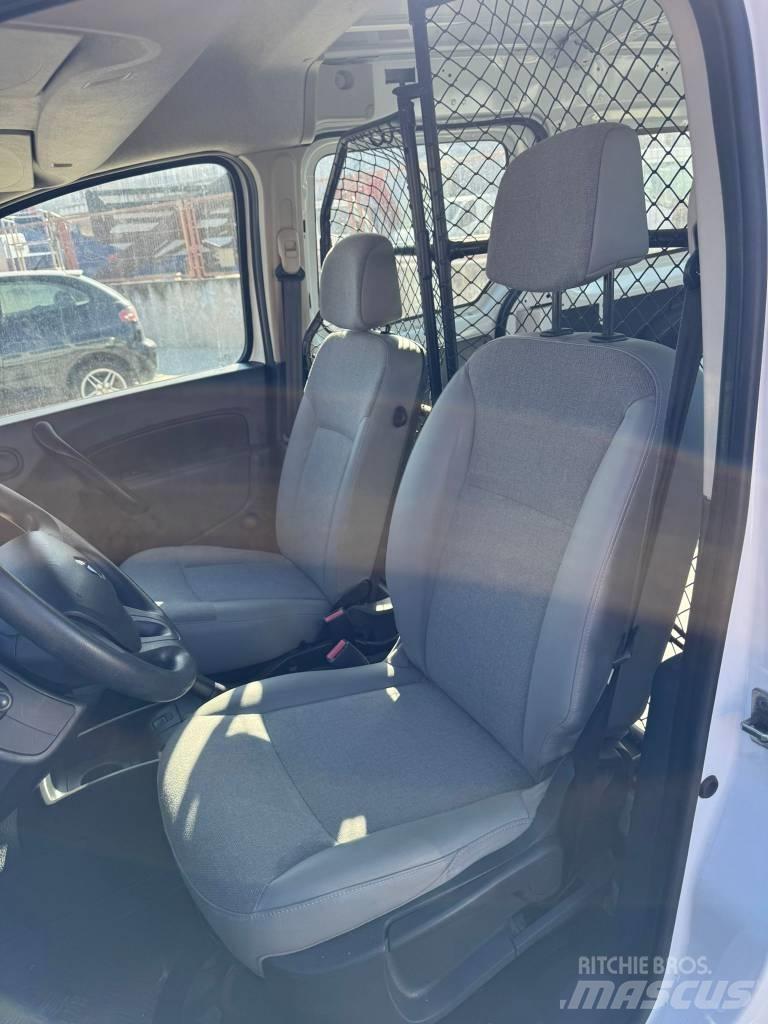 Renault Kangoo Kapali kasa kamyonetler