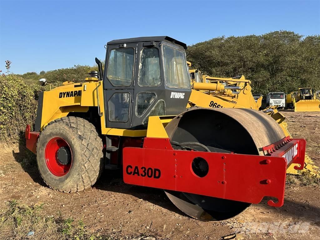 Dynapac CA 30 D Tek tamburlu silindirler