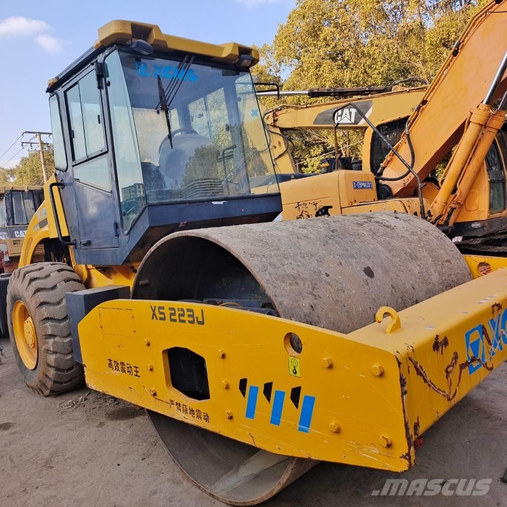 XCMG XS 143 J Tek tamburlu silindirler
