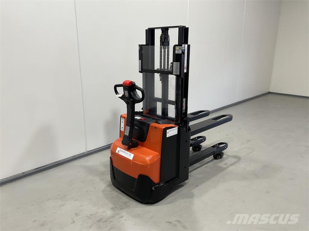 Toyota SWE200D Akülü depo ekipmanları