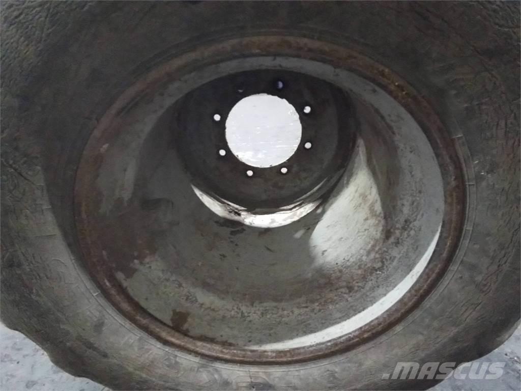 Valmet 820 24x22,5 Lastikler