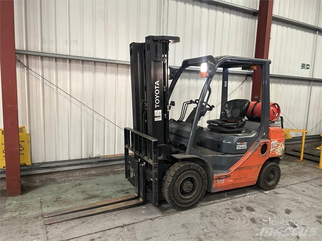 Toyota 02-8FGF25 LPG'li forkliftler