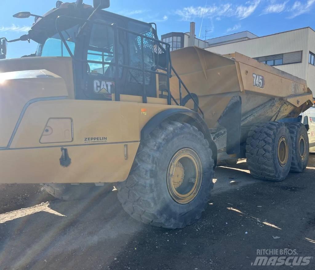 CAT 745 Belden kirma kaya kamyonu