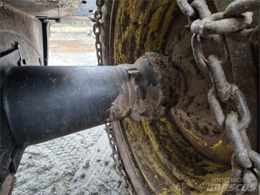 John Deere 1110D Tomruk yükleyici traktörler