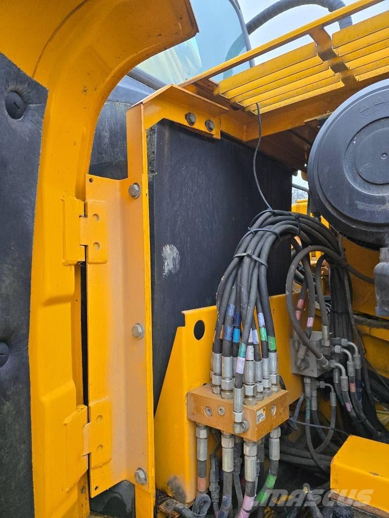 JCB JS 210 LC Paletli ekskavatörler