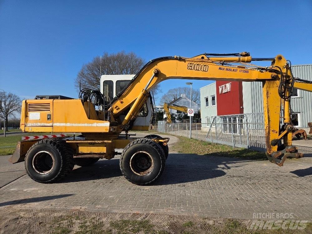 Liebherr A900 Lastik tekerli ekskavatörler