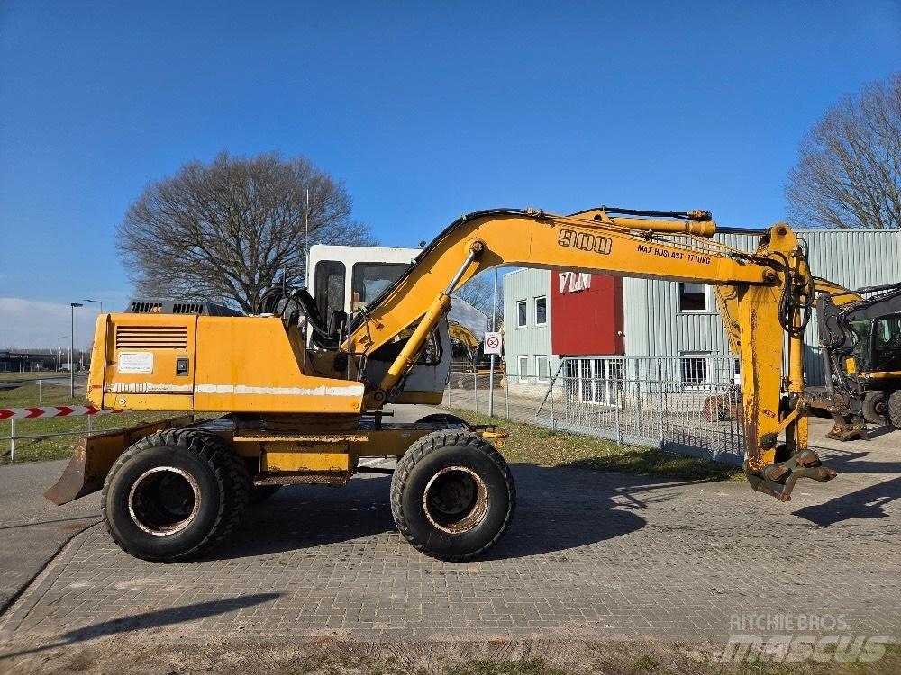 Liebherr A900 Lastik tekerli ekskavatörler