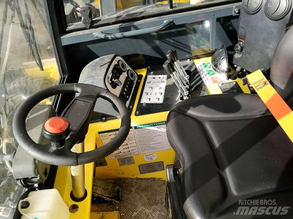 Moffett M8 35.3 Arazi tipi forklift