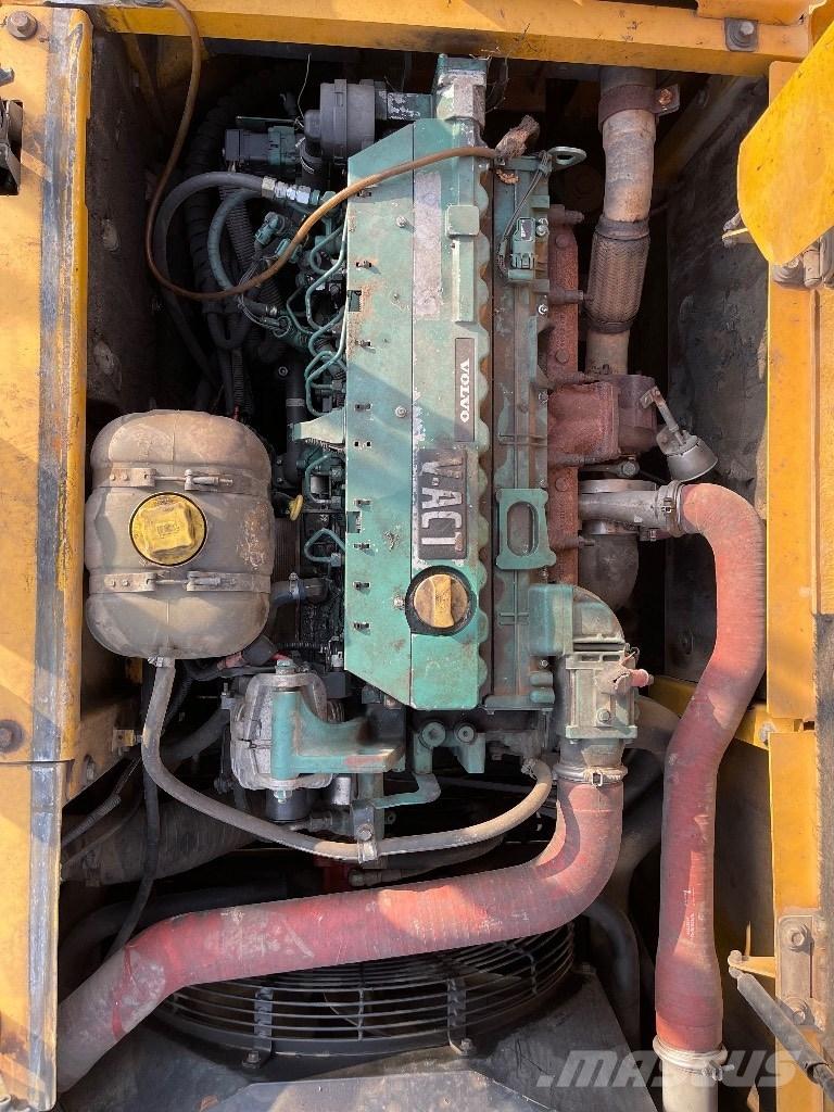 Volvo EC 210 C L Paletli ekskavatörler