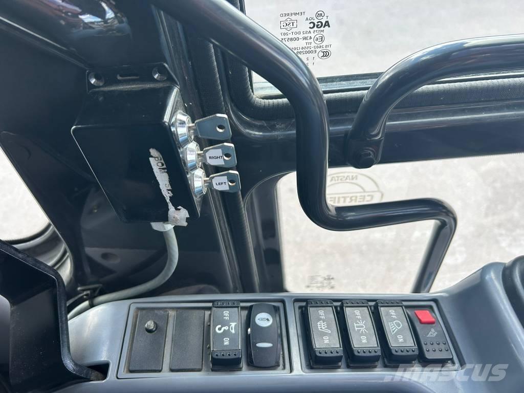 Hitachi ZX 300 LC-6 Paletli ekskavatörler