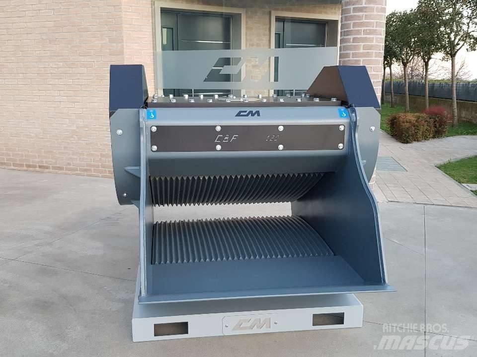 CM CBF 120 Kırıcı kepçeler