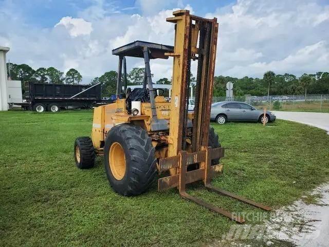 CASE 585E Arazi tipi forklift