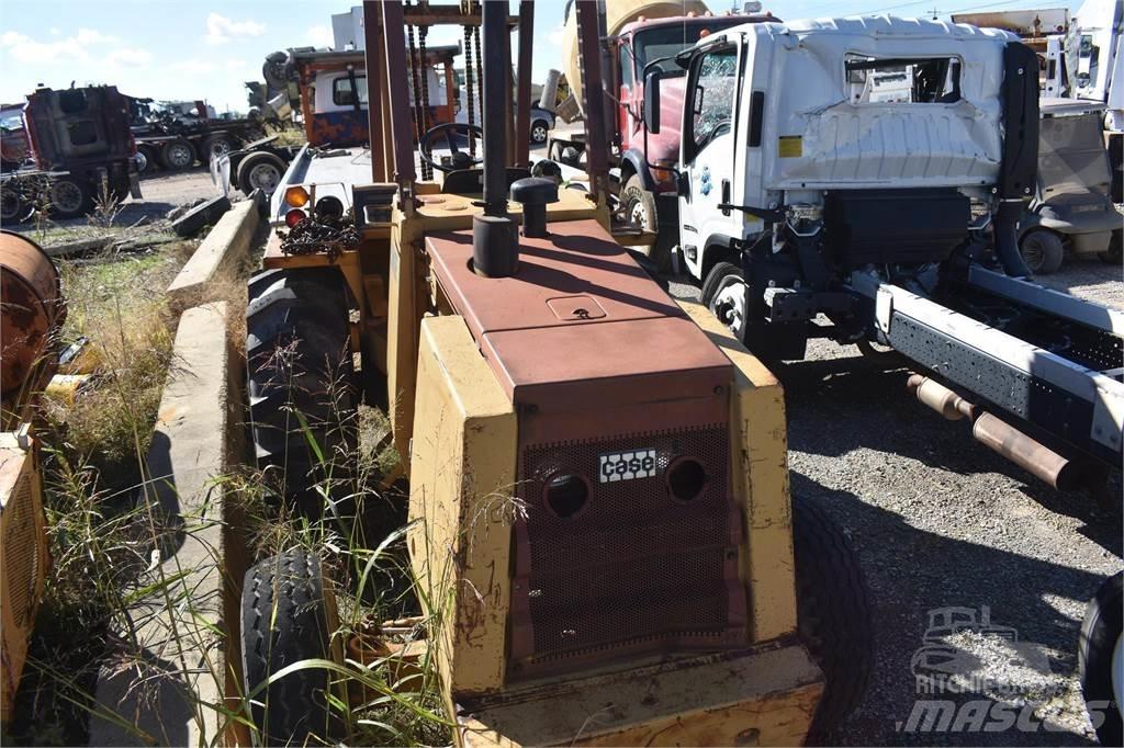 CASE 586E Arazi tipi forklift