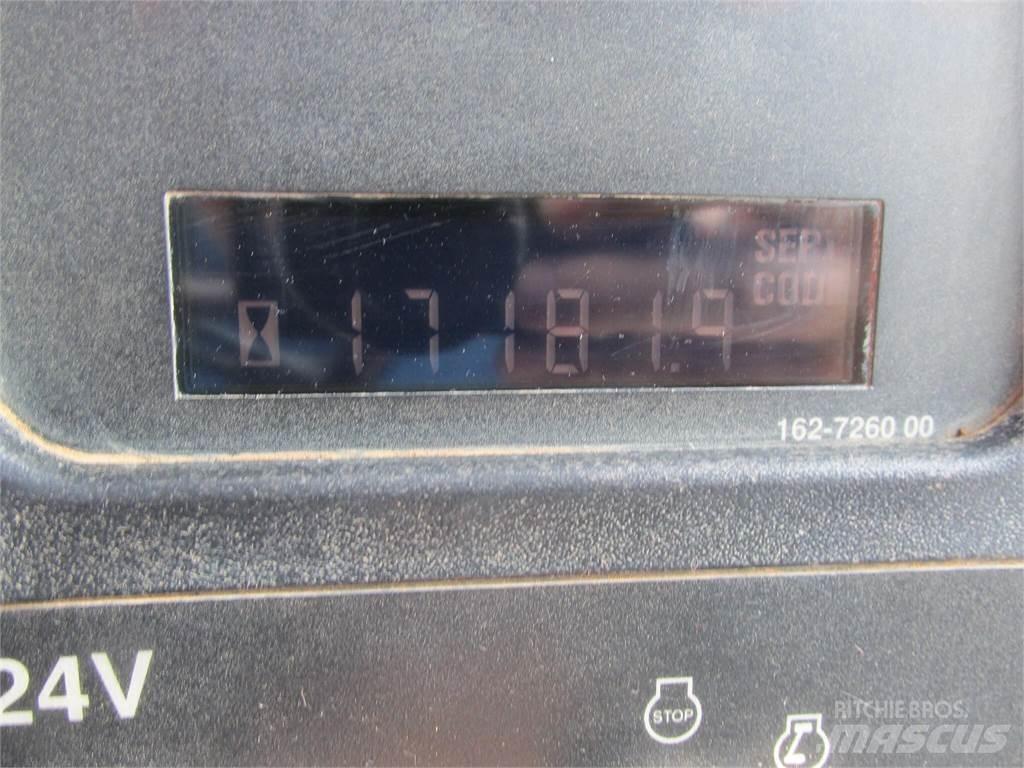 CAT 725 Belden kirma kaya kamyonu