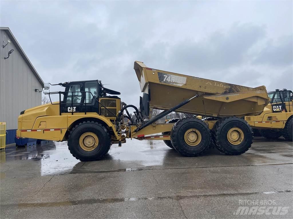 CAT 745 Belden kirma kaya kamyonu