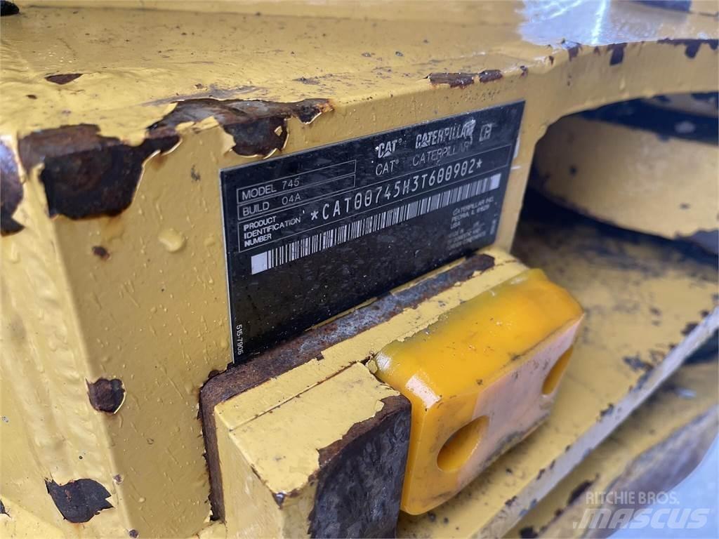 CAT 745 Belden kirma kaya kamyonu