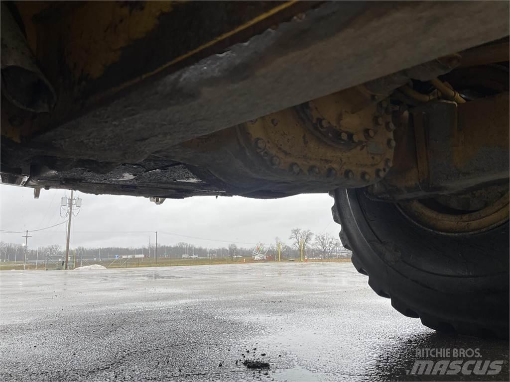 CAT 745C Belden kirma kaya kamyonu