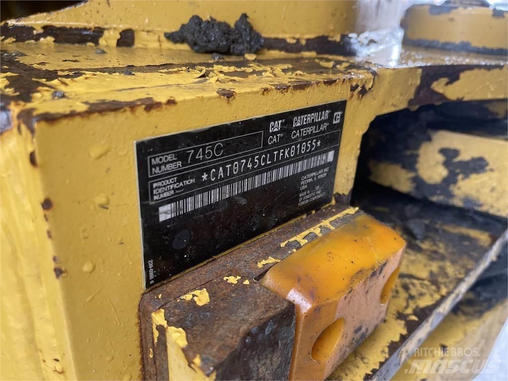 CAT 745C Belden kirma kaya kamyonu