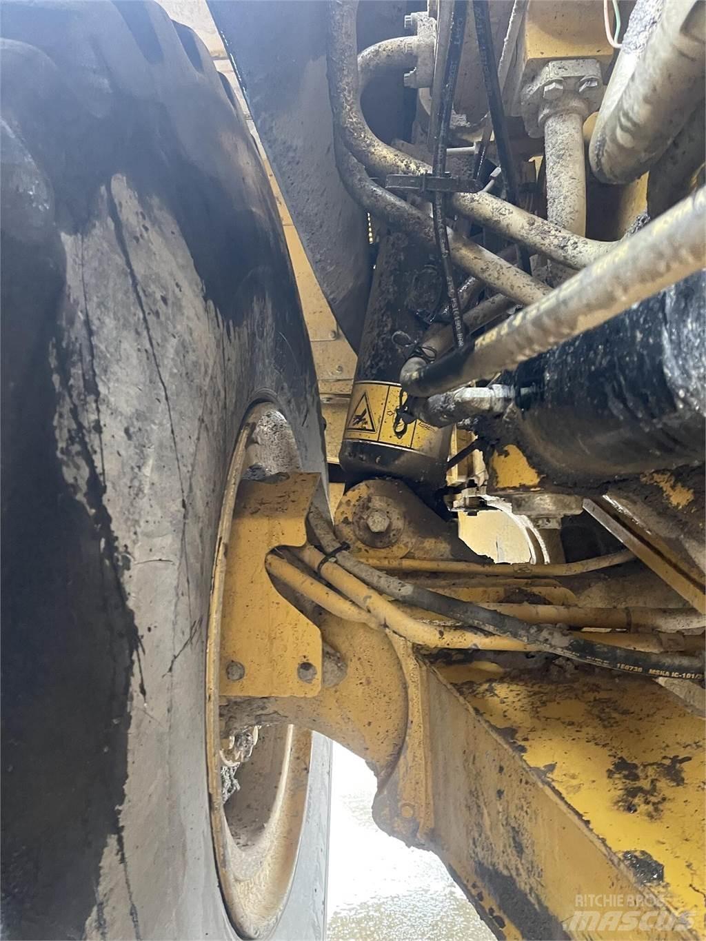 CAT 745C Belden kirma kaya kamyonu
