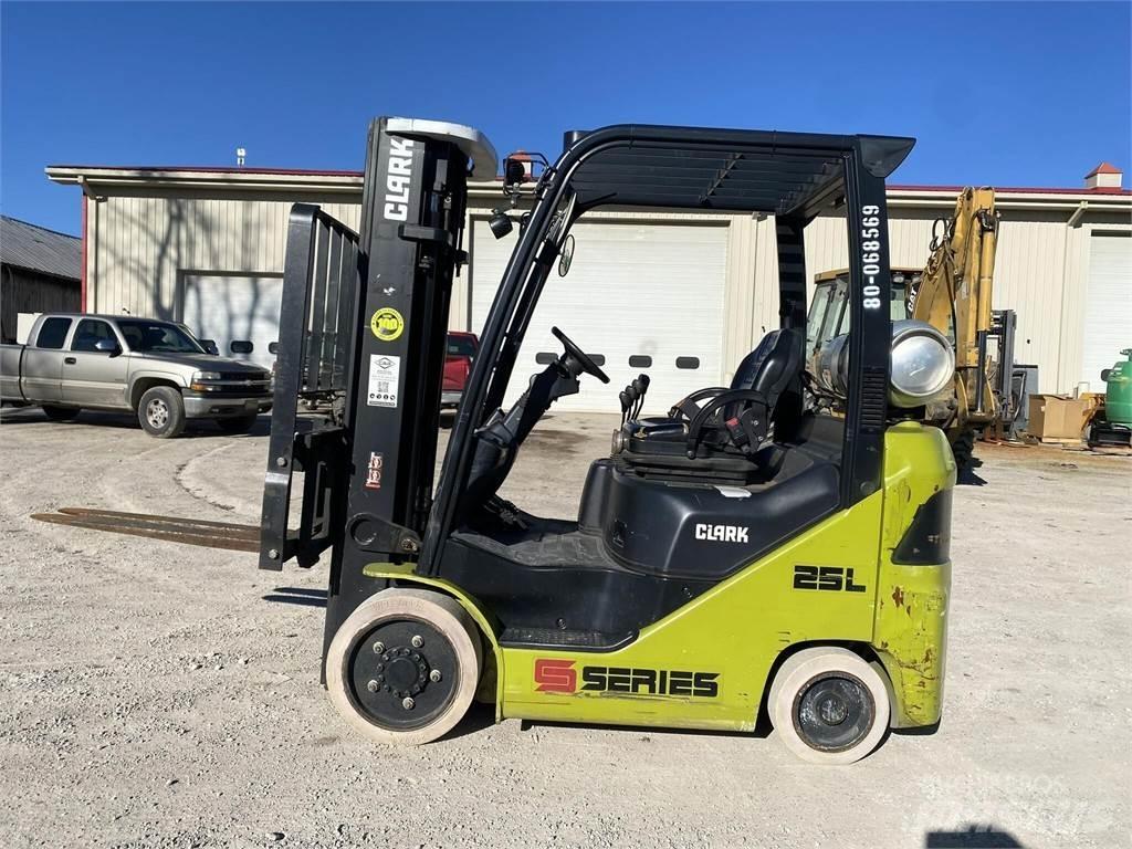 Clark S25CL Diger