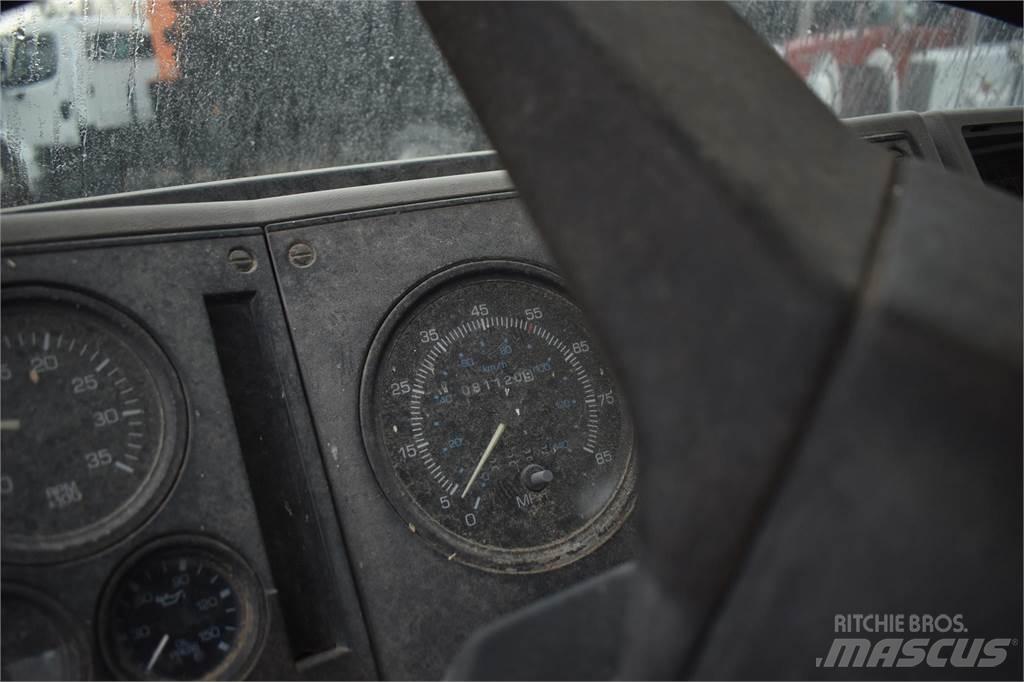 Ford CF8000 Araç üzeri vinçler