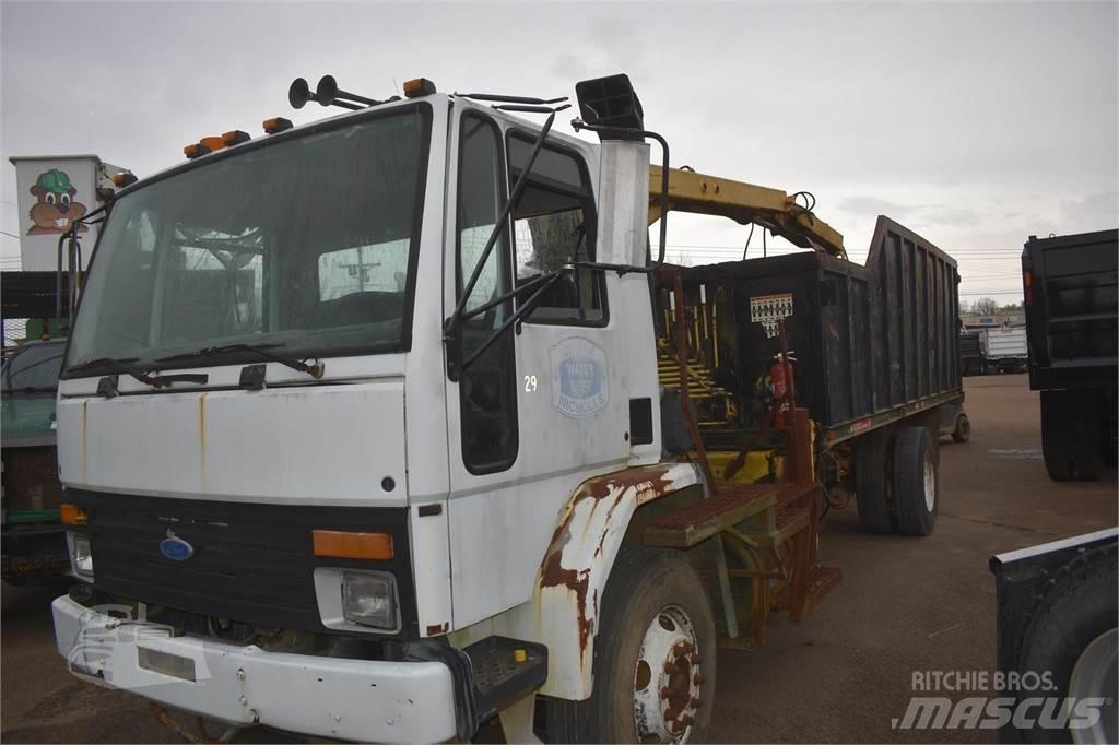 Ford CF8000 Araç üzeri vinçler