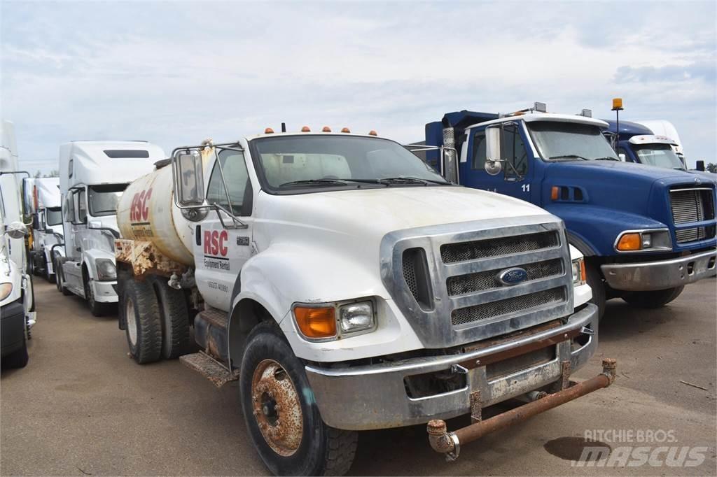 Ford F750 Tankerli kamyonlar